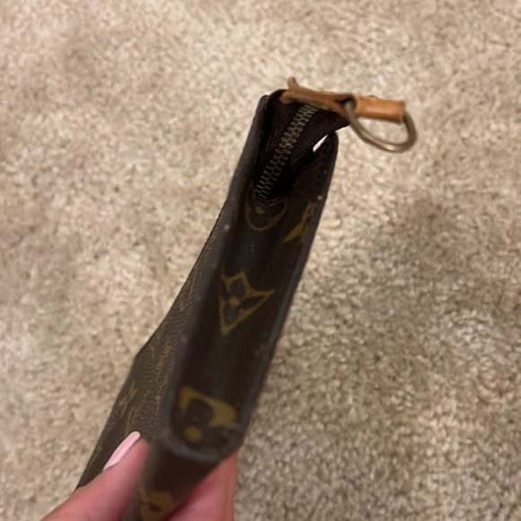 Sold✅Louis Vuitton Toiletry Pouch - Picture 4 of 11